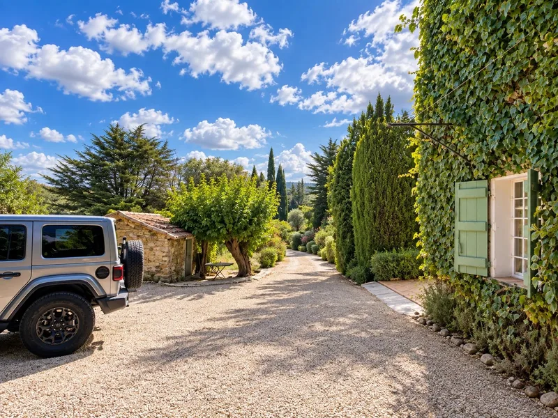 Provençal stone Bastide with private vineyards in Cogolin