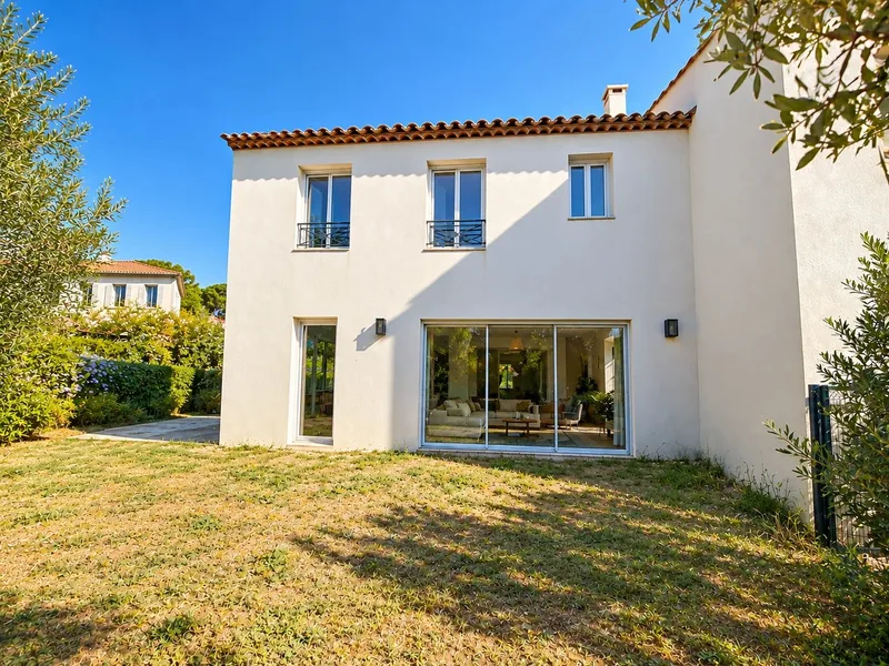 MAISON CONTEMPORAINE À VENDRE À LA CROIX-VALMER – VILLAGE À PIED – APPARTEMENT INDÉPENDANT