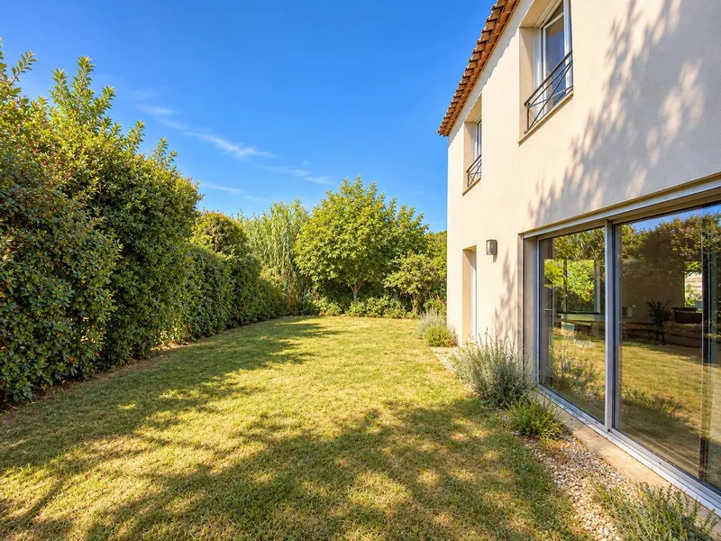 MAISON CONTEMPORAINE À VENDRE À LA CROIX-VALMER – VILLAGE À PIED – APPARTEMENT INDÉPENDANT
