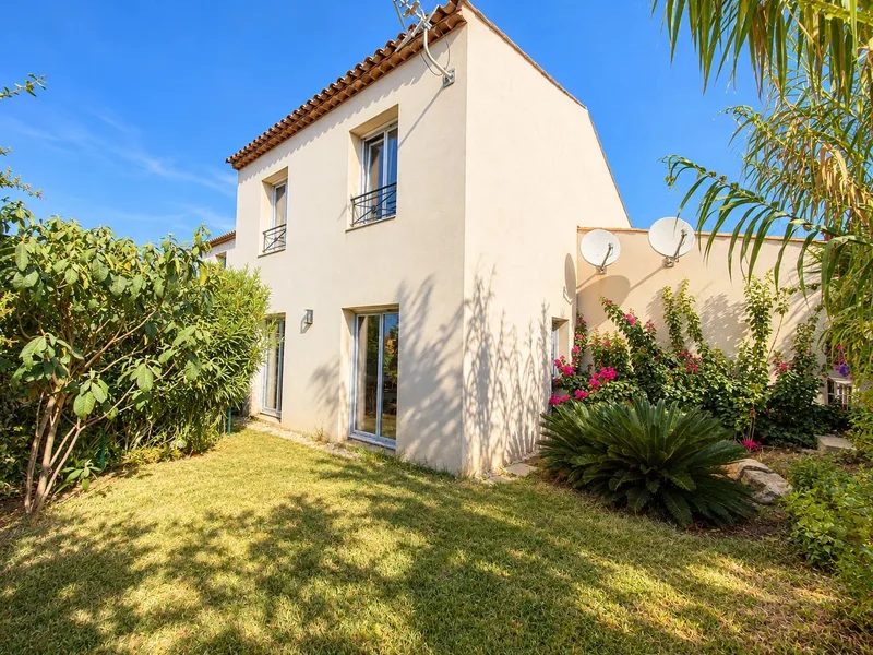 MAISON CONTEMPORAINE À VENDRE À LA CROIX-VALMER – VILLAGE À PIED – APPARTEMENT INDÉPENDANT