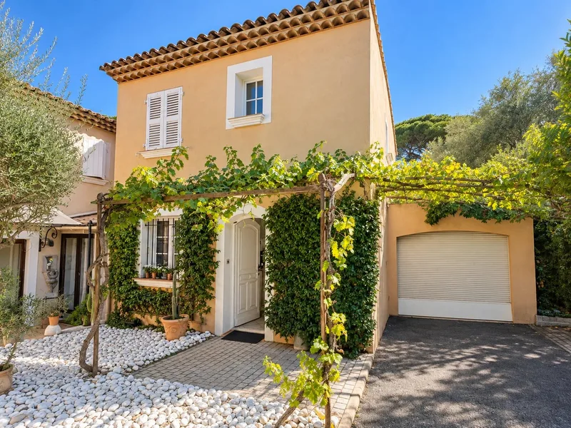 EXCLUSIVITÉ - VILLA INDIVIDUELLE DANS UN DOMAINE SÉCURISÉ AVEC PISCINE