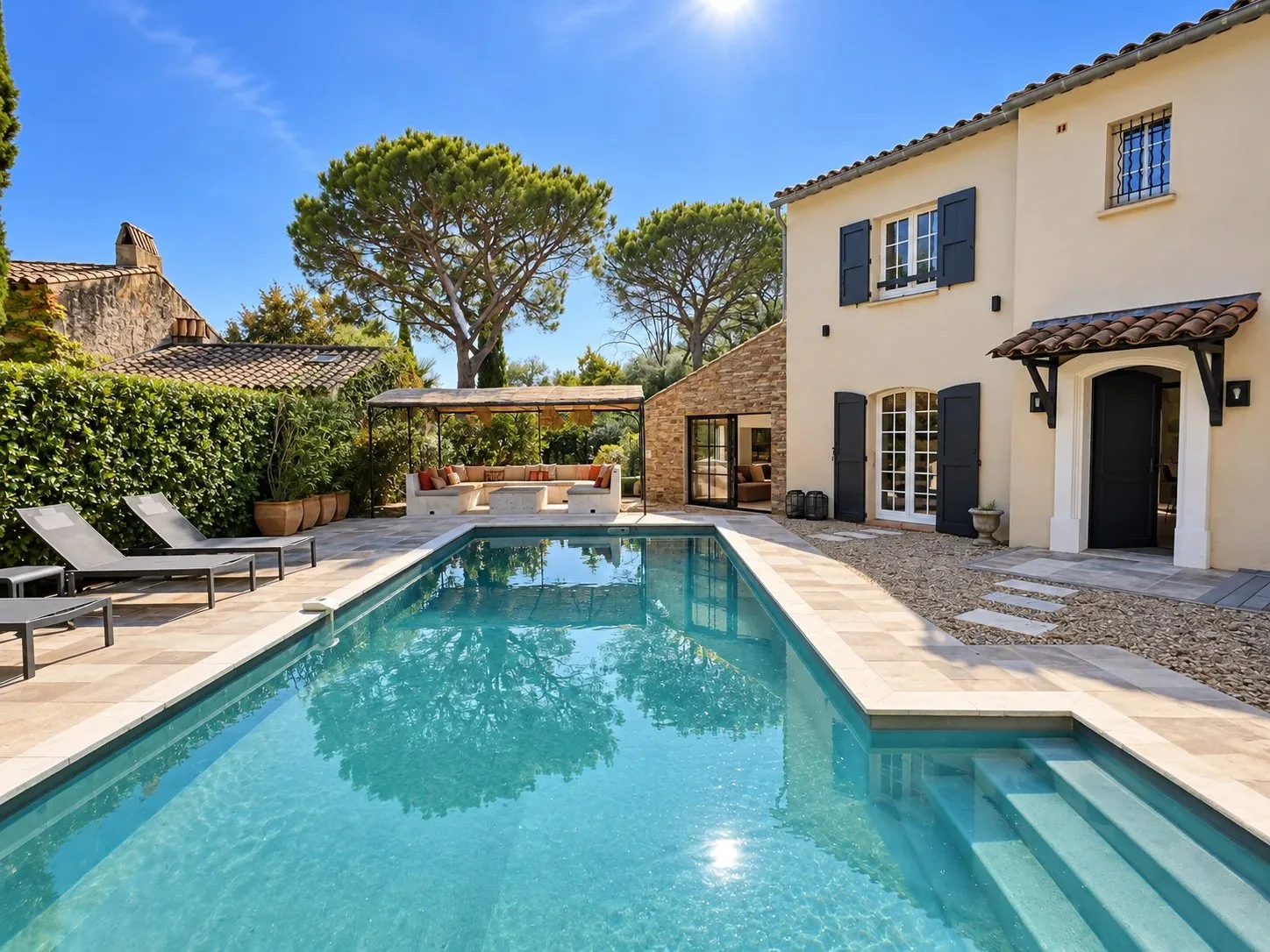 VILLA RÉNOVÉE AVEC PISCINE, AU CALME ET SANS VIS-À-VIS