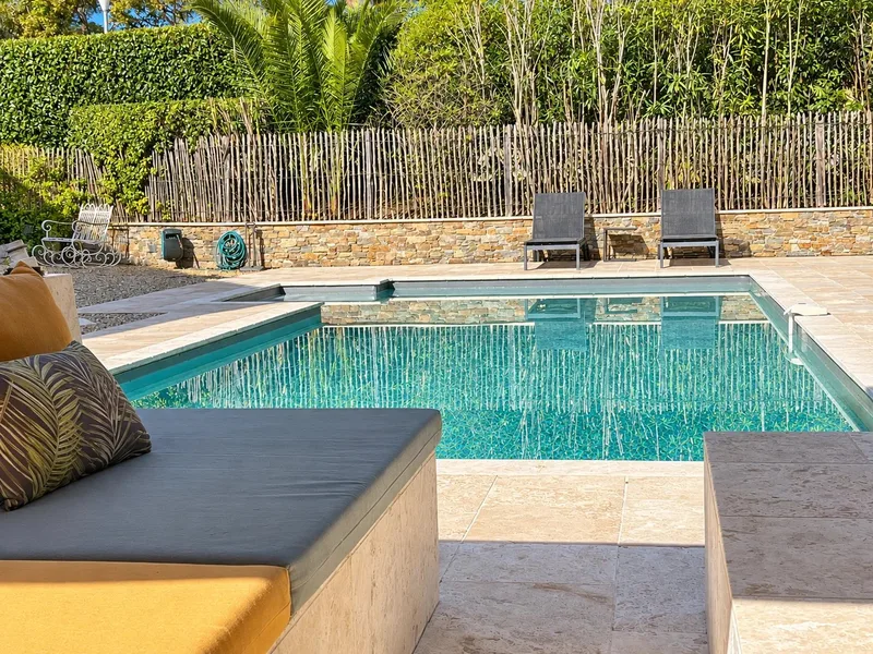 VILLA RÉNOVÉE AVEC PISCINE, AU CALME ET SANS VIS-À-VIS