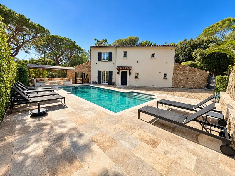 VILLA RÉNOVÉE AVEC PISCINE, AU CALME ET SANS VIS-À-VIS
