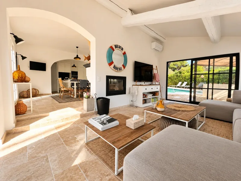VILLA RÉNOVÉE AVEC PISCINE, AU CALME ET SANS VIS-À-VIS