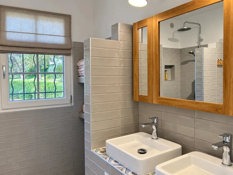 VILLA RÉNOVÉE AVEC PISCINE, AU CALME ET SANS VIS-À-VIS