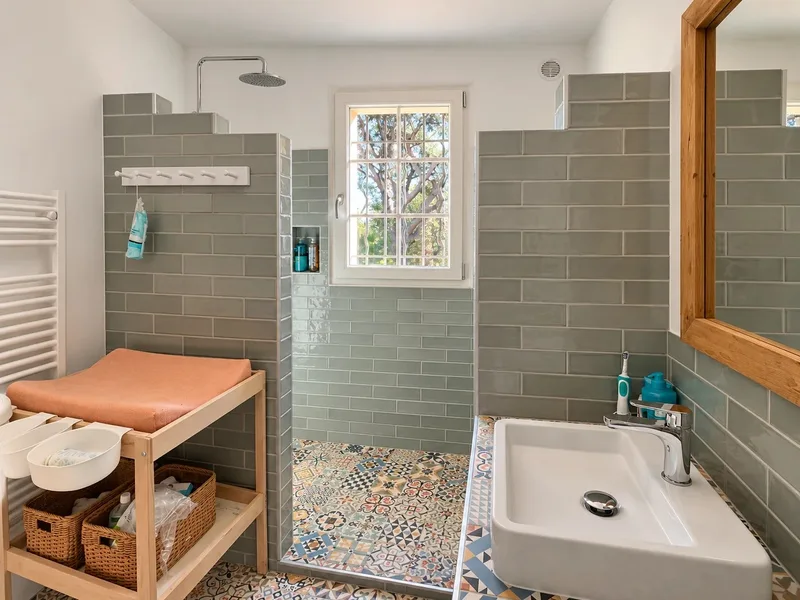 VILLA RÉNOVÉE AVEC PISCINE, AU CALME ET SANS VIS-À-VIS