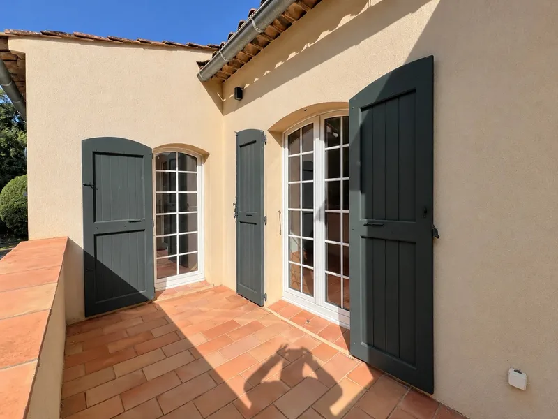 VILLA RÉNOVÉE AVEC PISCINE, AU CALME ET SANS VIS-À-VIS