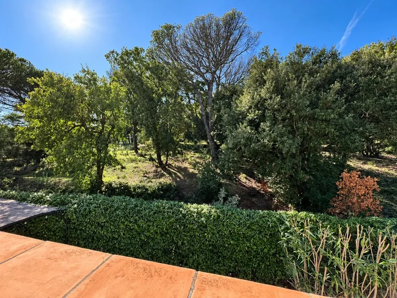 VILLA RÉNOVÉE AVEC PISCINE, AU CALME ET SANS VIS-À-VIS