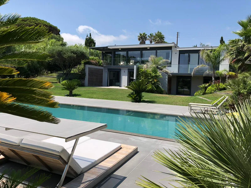 CONTEMPORARY VILLA, PAMPELONNE, SEA VIEW