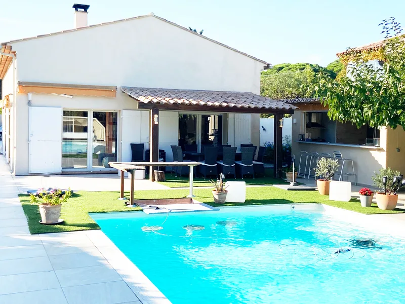 NEUE VILLA, NAHE STRAND UND DORF