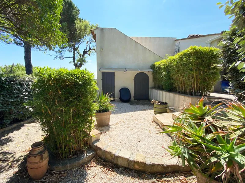 VILLA AND 2 FLATS, SWIMMING POOL, NEAR BEACH
