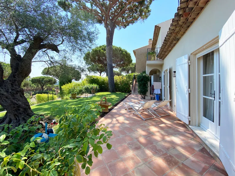Sea view, pool and quiet: Villa with 4 bedrooms