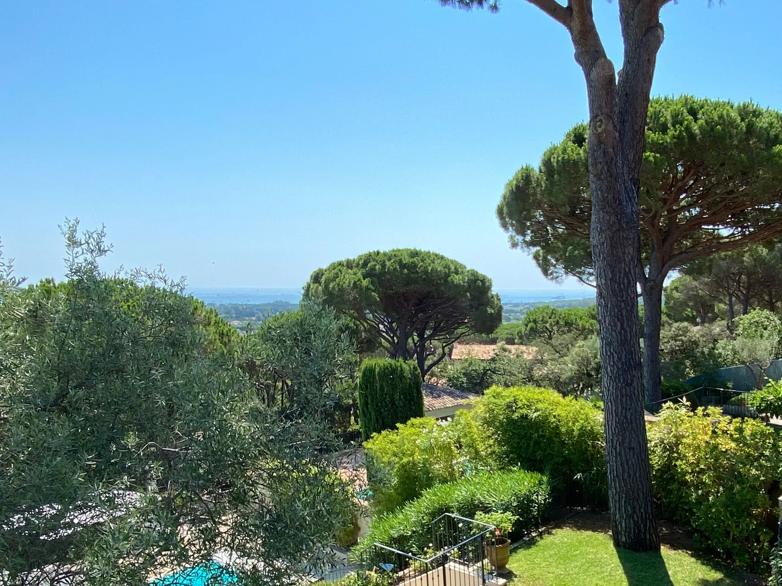 Sea view, pool and quiet: Villa with 4 bedrooms