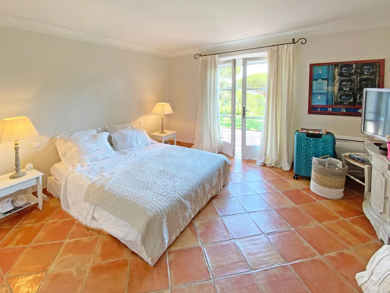 Sea view, pool and quiet: Villa with 4 bedrooms