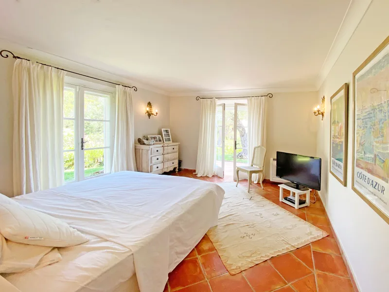 Sea view, pool and quiet: Villa with 4 bedrooms