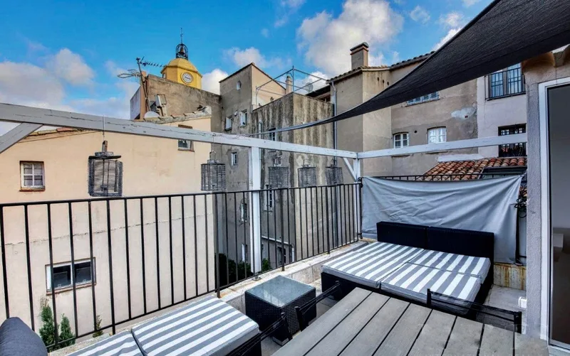 SOLD - TOWN HOUSE