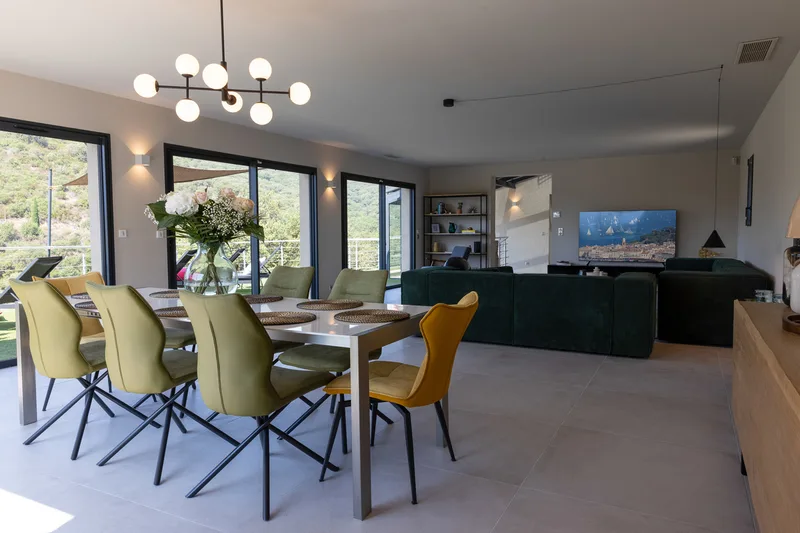 MODERN VILLA, SWIMMING POOL, HILL AND GULF OF SAINT-TROPEZ VIEW