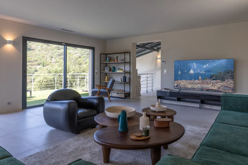 MODERN VILLA, SWIMMING POOL, HILL AND GULF OF SAINT-TROPEZ VIEW