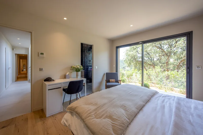 MODERN VILLA, SWIMMING POOL, HILL AND GULF OF SAINT-TROPEZ VIEW