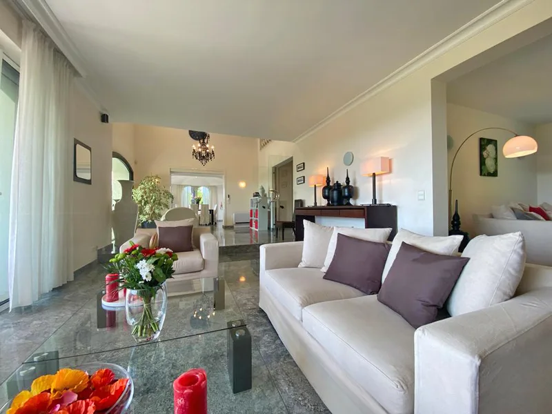 SEA VIEW VILLA - BEACH ON FOOT - PRESTIGIOUS DOMAIN