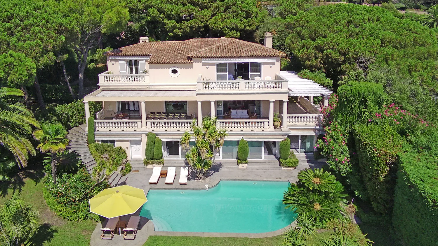 SEA VIEW VILLA - BEACH ON FOOT - PRESTIGIOUS DOMAIN