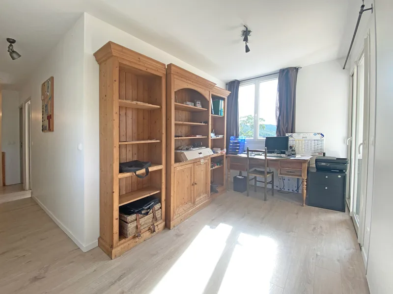 PROPERTY WITH VILLA, POOL AND 3 MAZETS