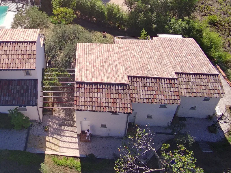 PROPERTY WITH VILLA, POOL AND 3 MAZETS