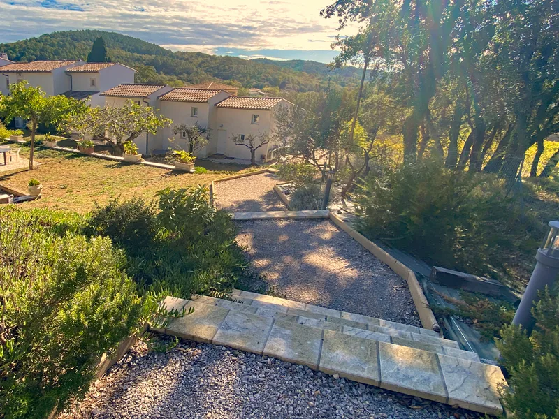 PROPERTY WITH VILLA, POOL AND 3 MAZETS