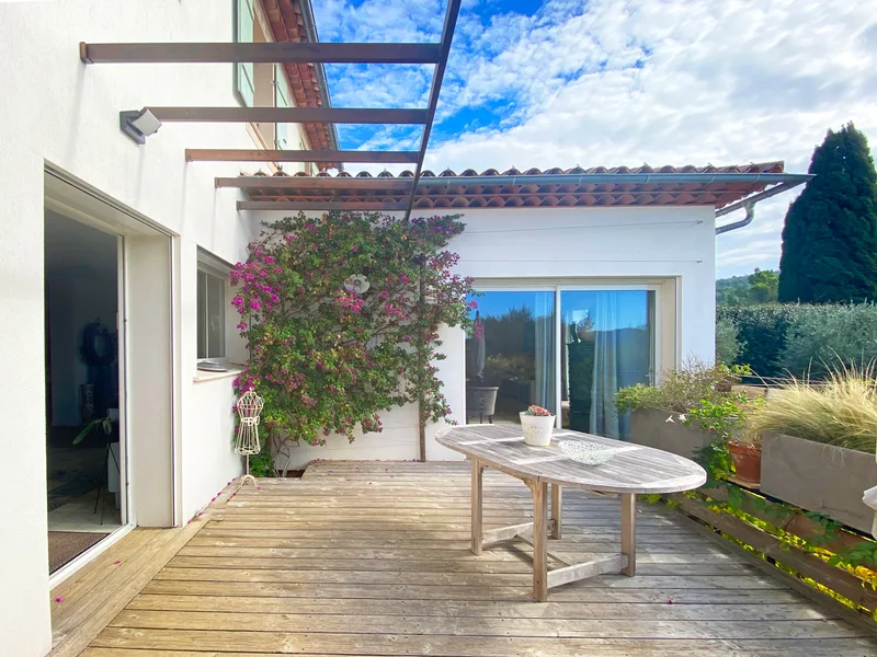 PROPERTY WITH VILLA, POOL AND 3 MAZETS