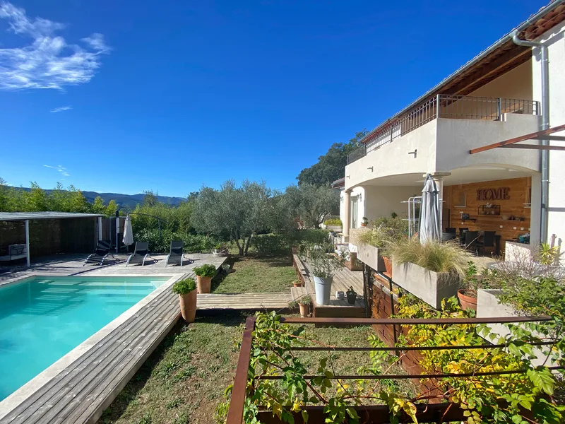 PROPERTY WITH VILLA, POOL AND 3 MAZETS