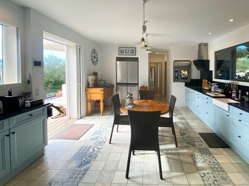 PROPERTY WITH VILLA, POOL AND 3 MAZETS
