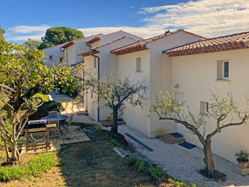 PROPERTY WITH VILLA, POOL AND 3 MAZETS