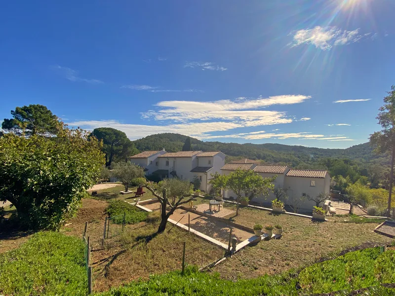 PROPERTY WITH VILLA, POOL AND 3 MAZETS