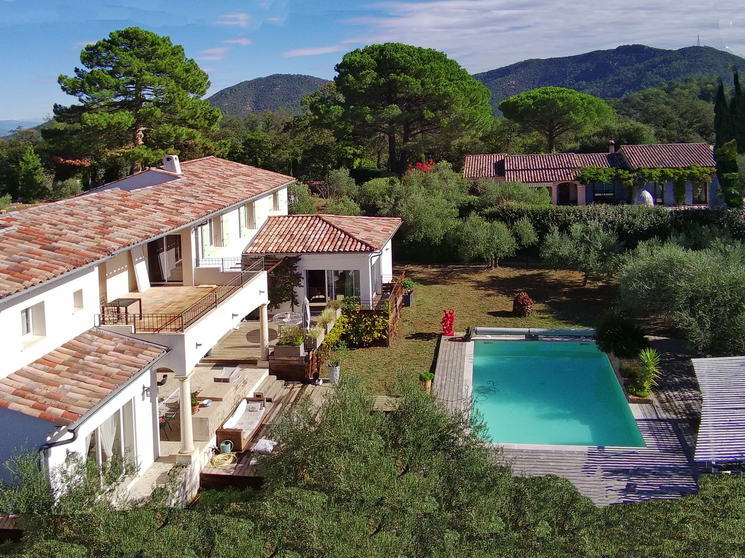 PROPERTY WITH VILLA, POOL AND 3 MAZETS