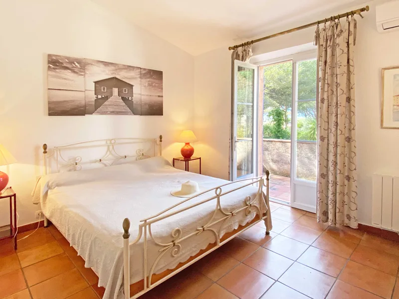 Very beautiful villa, 4 bedrooms, with quiet swimming pool and 150m from Canoubiers beach