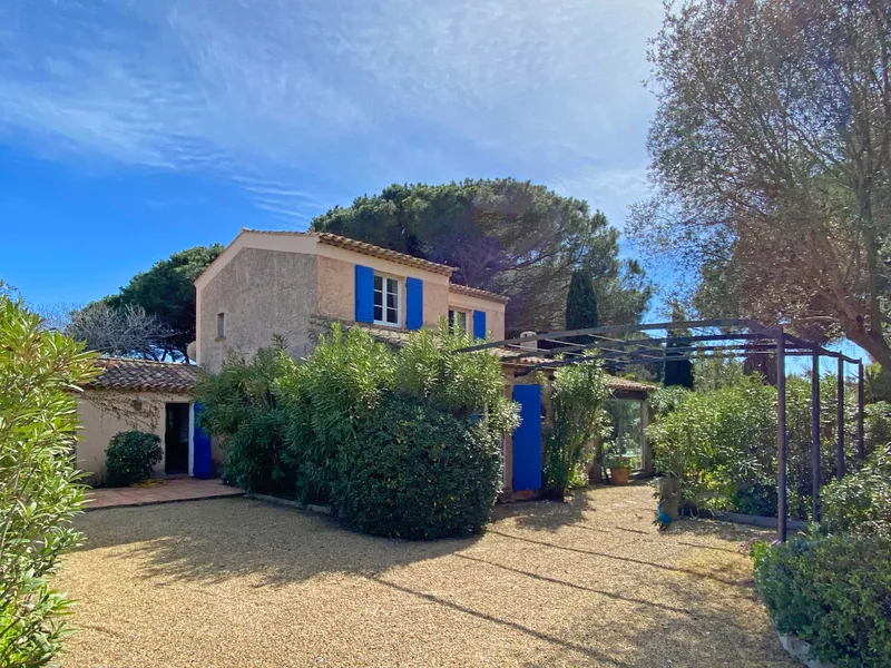Very beautiful villa, 4 bedrooms, with quiet swimming pool and 150m from Canoubiers beach