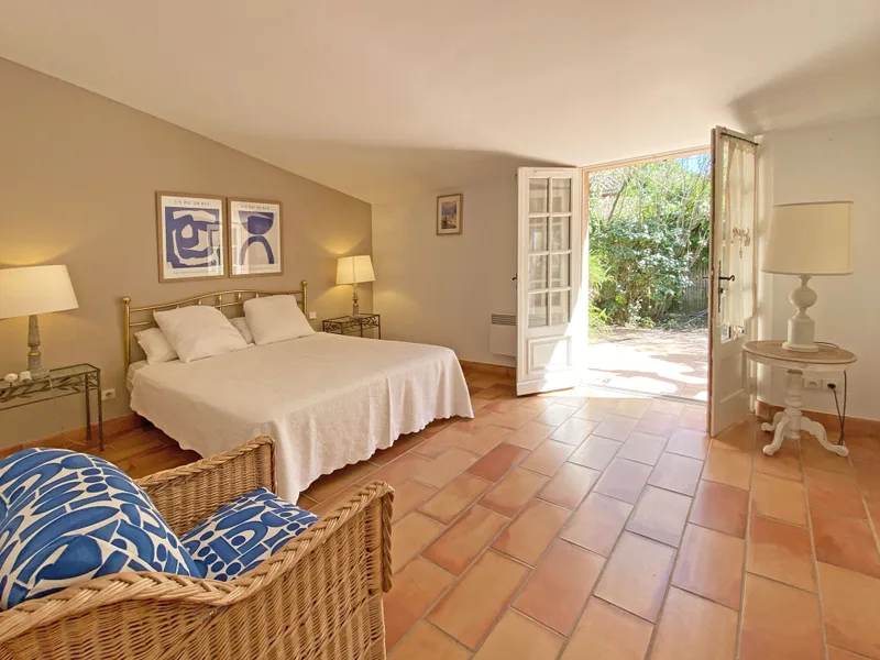 Very beautiful villa, 4 bedrooms, with quiet swimming pool and 150m from Canoubiers beach