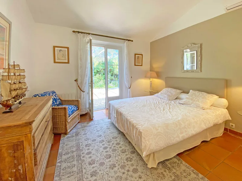 Very beautiful villa, 4 bedrooms, with quiet swimming pool and 150m from Canoubiers beach