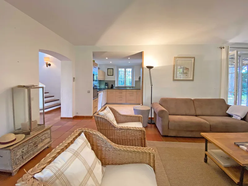 Very beautiful villa, 4 bedrooms, with quiet swimming pool and 150m from Canoubiers beach