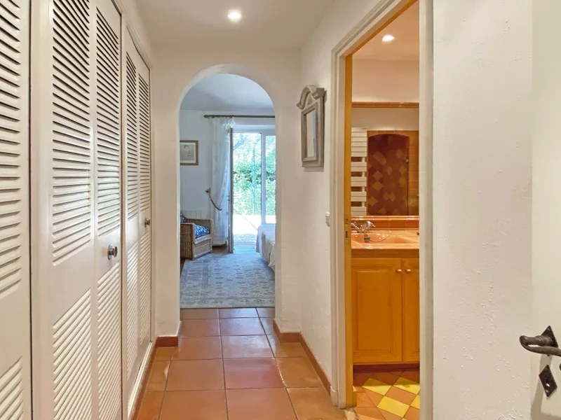 Very beautiful villa, 4 bedrooms, with quiet swimming pool and 150m from Canoubiers beach