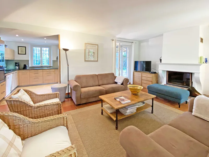 Very beautiful villa, 4 bedrooms, with quiet swimming pool and 150m from Canoubiers beach