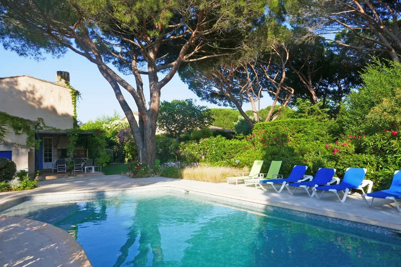 Very beautiful villa, 4 bedrooms, with quiet swimming pool and 150m from Canoubiers beach