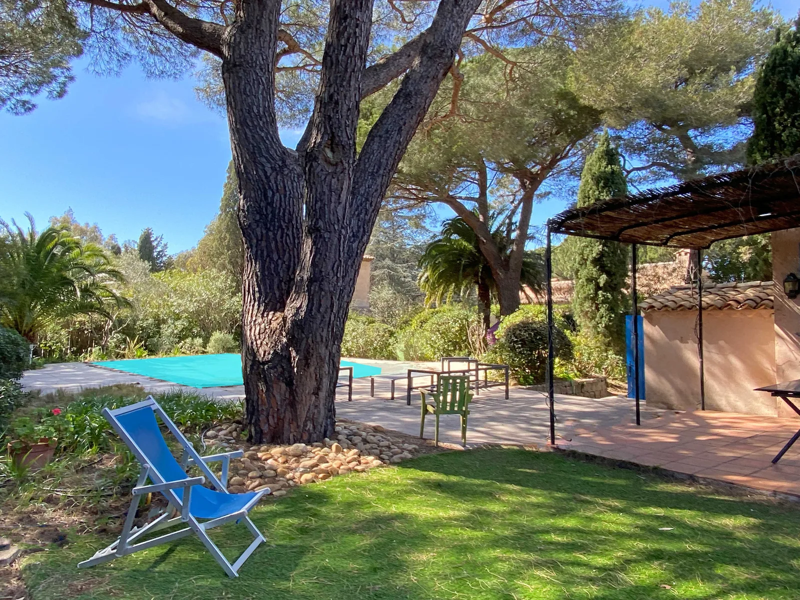Very beautiful villa, 4 bedrooms, with quiet swimming pool and 150m from Canoubiers beach