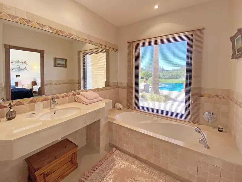 LUXUEUSE VILLA AVEC PISCINE, TRÈS BELLE VUE
