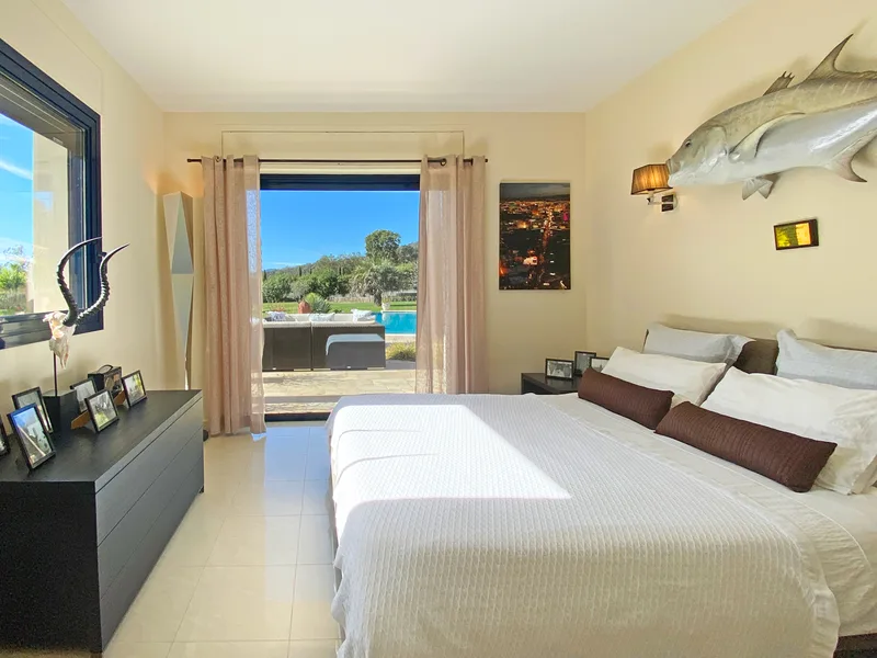 LUXUEUSE VILLA AVEC PISCINE, TRÈS BELLE VUE