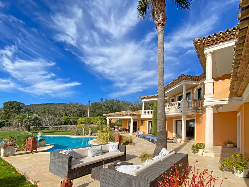 LUXUEUSE VILLA AVEC PISCINE, TRÈS BELLE VUE