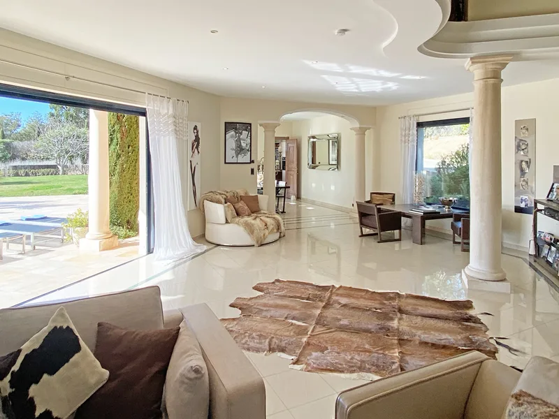 LUXUEUSE VILLA AVEC PISCINE, TRÈS BELLE VUE