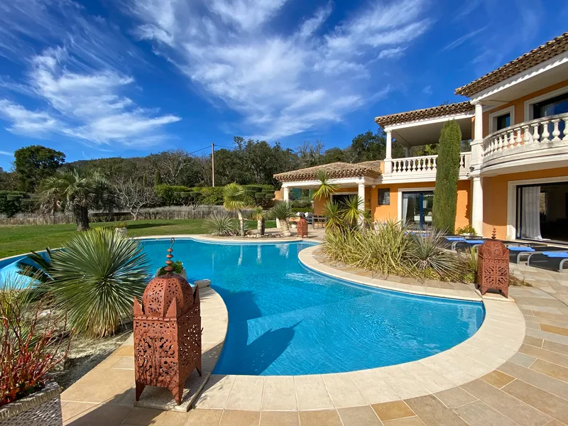 LUXUEUSE VILLA AVEC PISCINE, TRÈS BELLE VUE