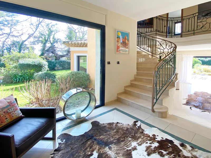 LUXUEUSE VILLA AVEC PISCINE, TRÈS BELLE VUE